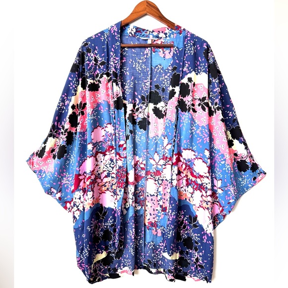 Victoria's Secret Tops - Victoria’s Secret floral kimono coverup